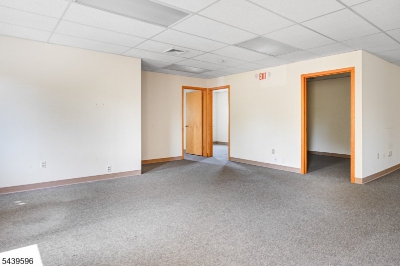 15 Rockland Ter Property Photo 19