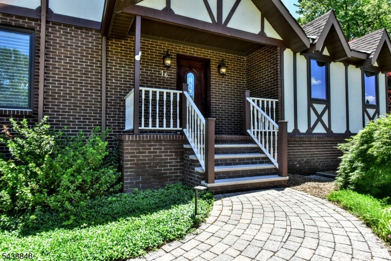 16 Weedon Dr Property Photo 4