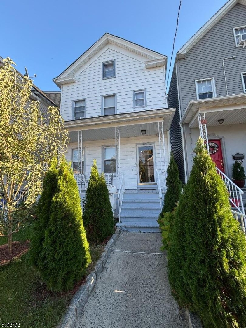 154 Sayre St Property Photo 1
