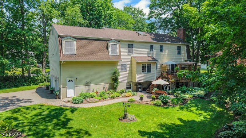 20 Lark Ln Property Photo 1
