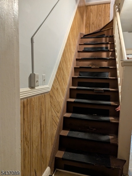 91 Semel Ave Property Photo 5