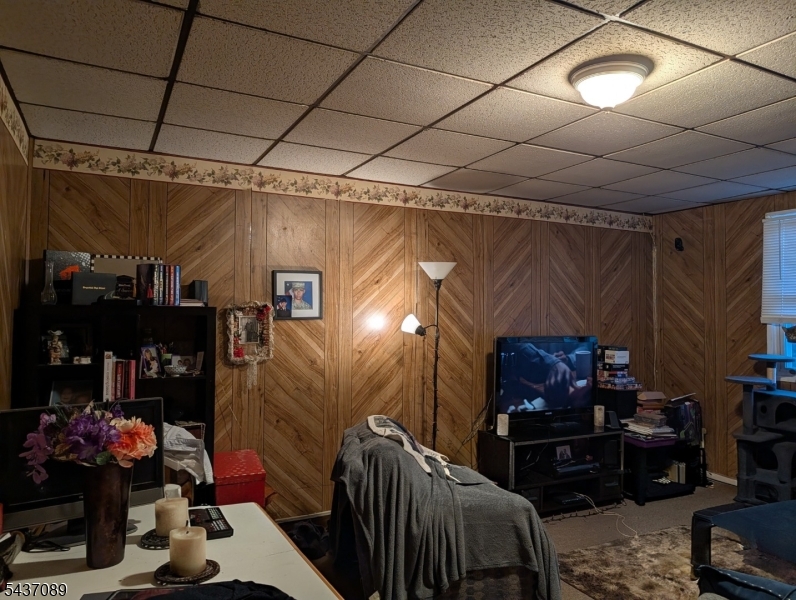 91 Semel Ave Property Photo 6