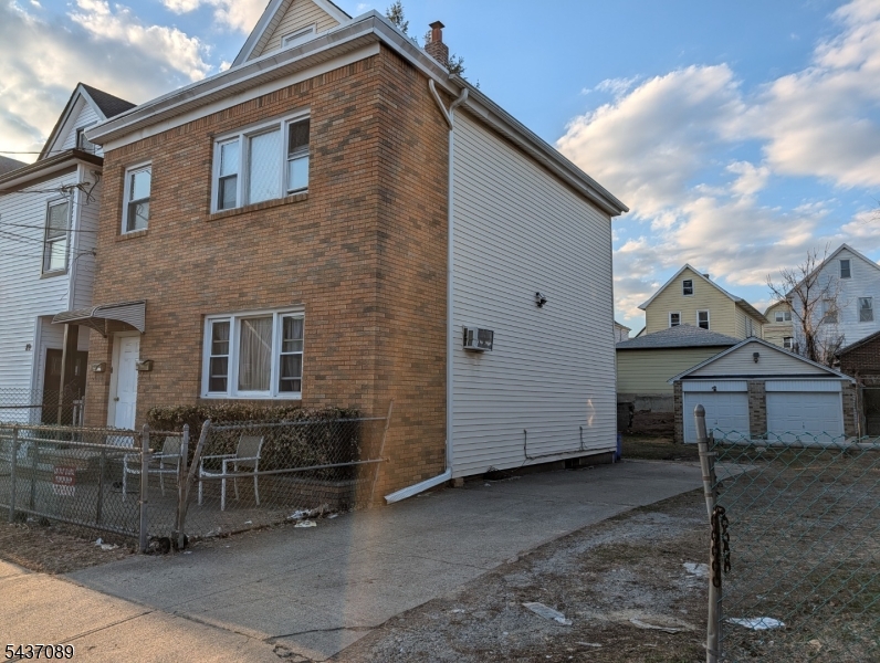 91 Semel Ave Property Photo 8