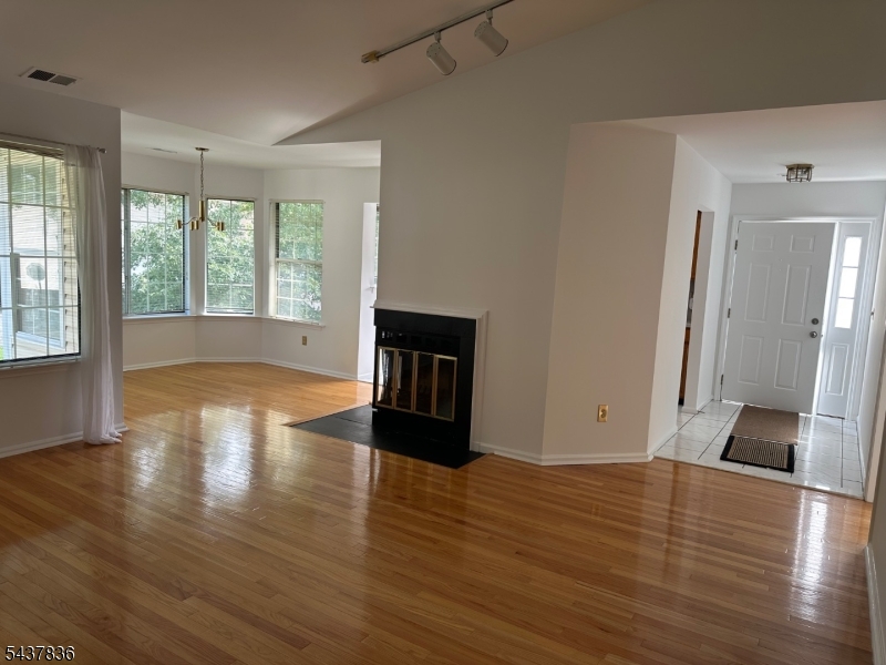 15 Crossfield Court Property Photo 2