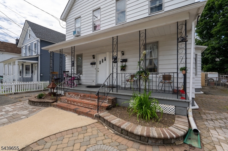 110 Berry St Property Photo 4