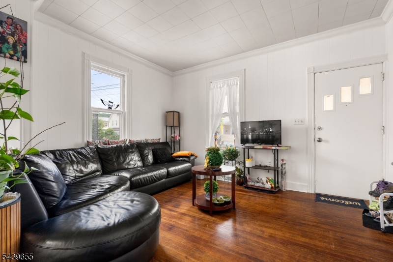 110 Berry St Property Photo 6