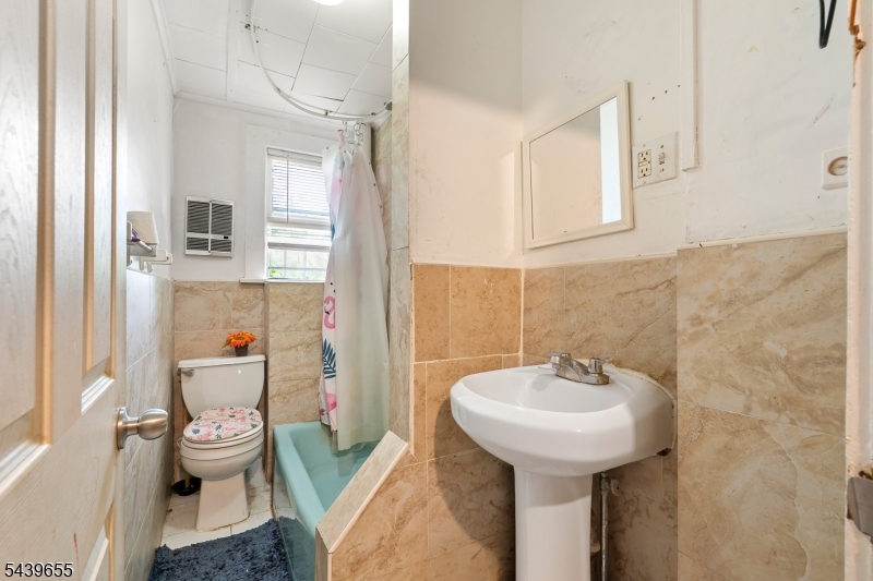 110 Berry St Property Photo 33