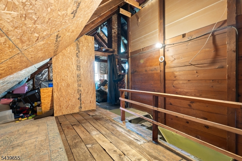 110 Berry St Property Photo 34