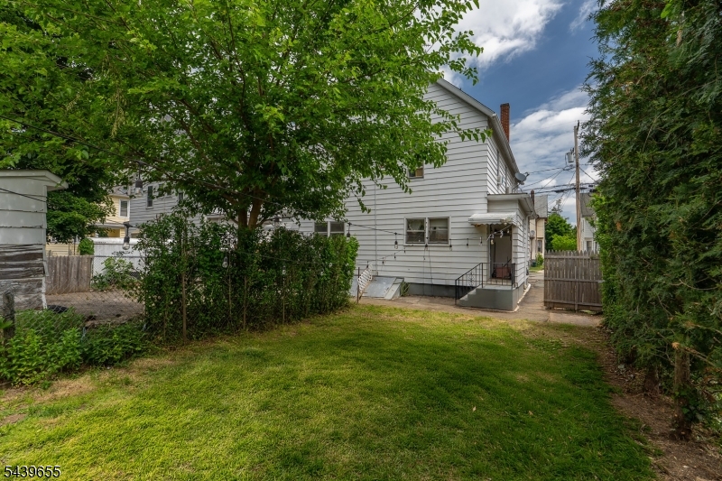 110 Berry St Property Photo 37