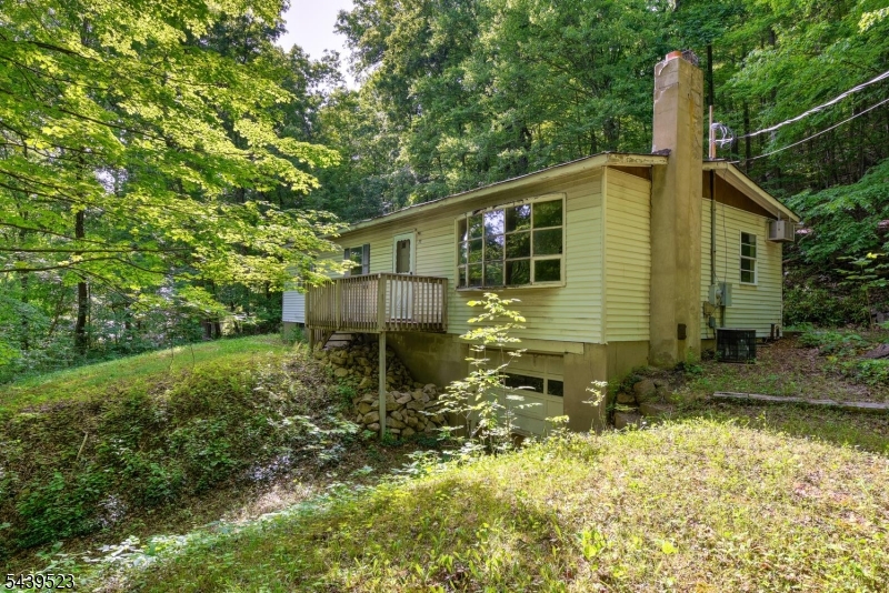 77 Sand Pond Rd Property Photo 1