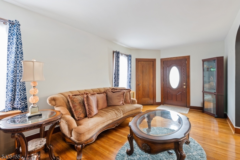1515 Rose Ter Property Photo 5