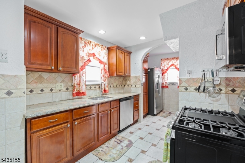 1515 Rose Ter Property Photo 8