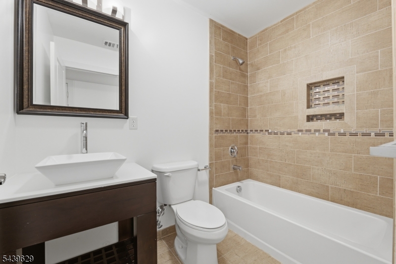 252 Mount Pleasant Ave 1 Property Photo 16
