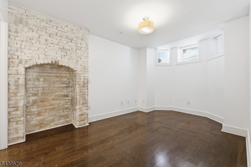 252 Mount Pleasant Ave 1 Property Photo 18