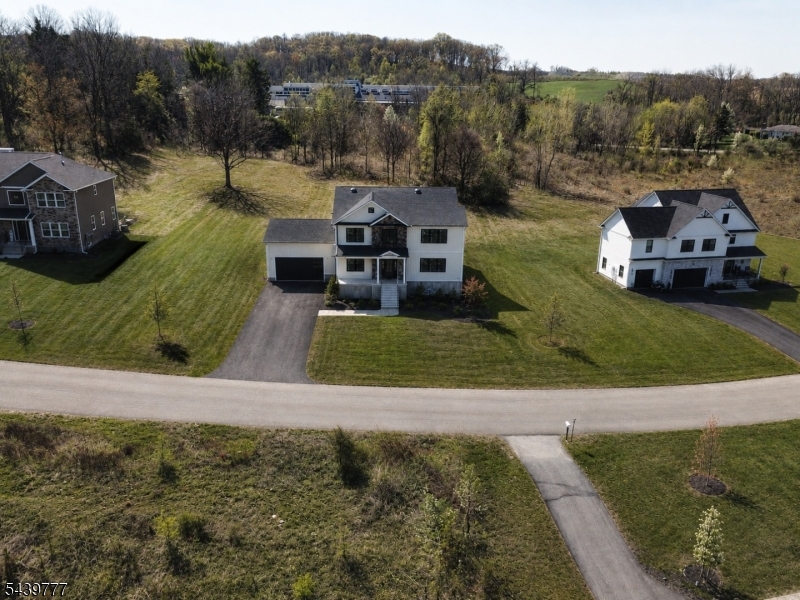 9 Emerald Dr Property Photo 3