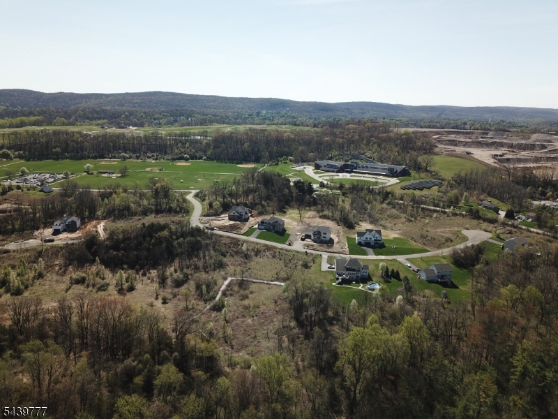 9 Emerald Dr Property Photo 4