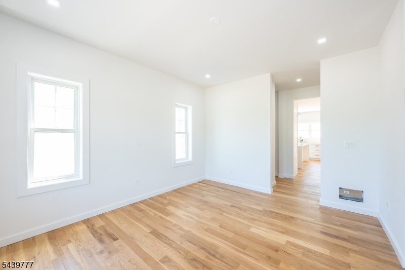 9 Emerald Dr Property Photo 6