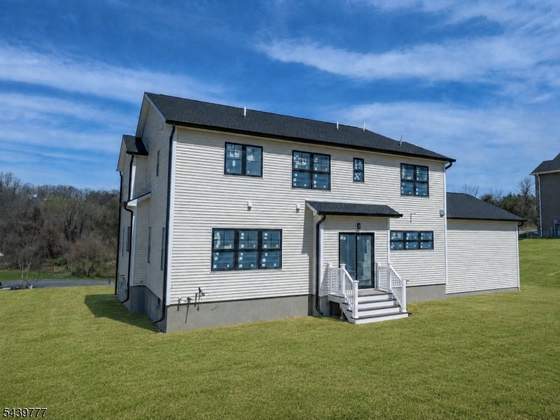 9 Emerald Dr Property Photo 46
