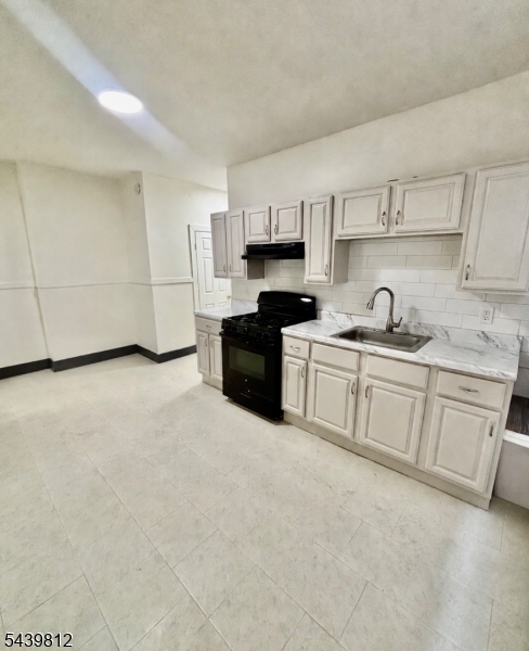 413 Lyons Ave Property Photo 8