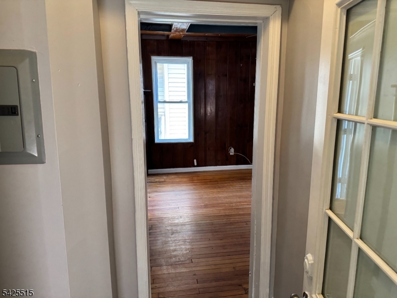 296 Woodside Ave Property Photo 3