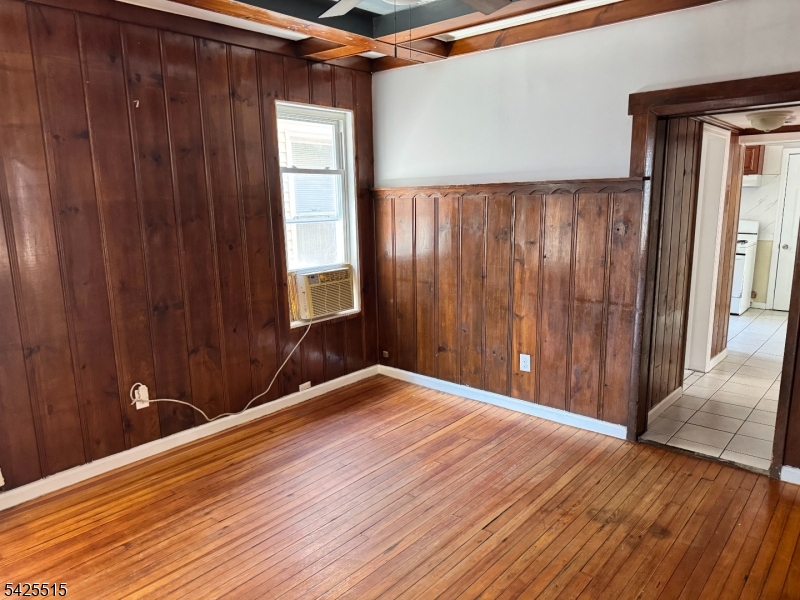 296 Woodside Ave Property Photo 4