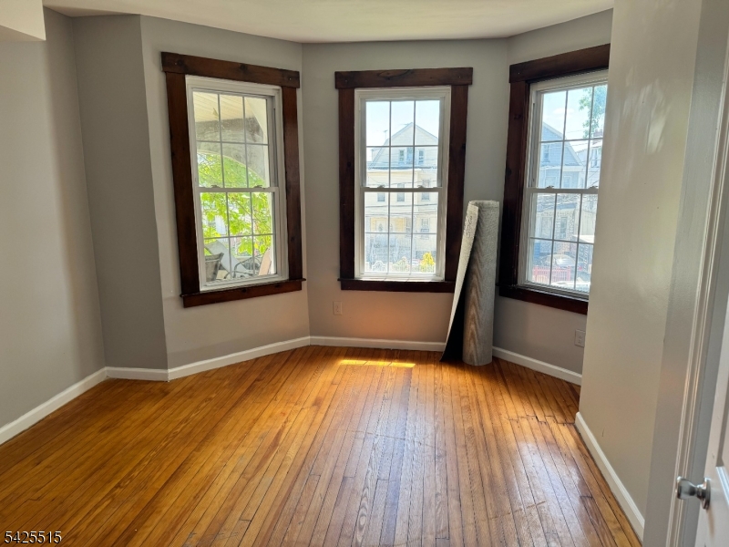 296 Woodside Ave Property Photo 7