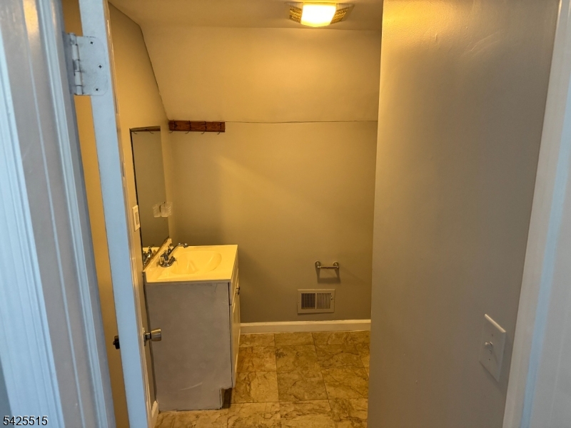 296 Woodside Ave Property Photo 17