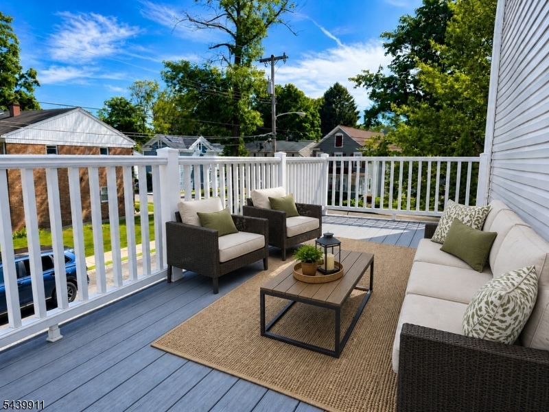 65 E New St Property Photo 1