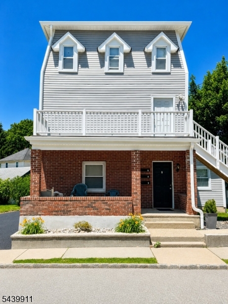 65 E New St Property Photo 2