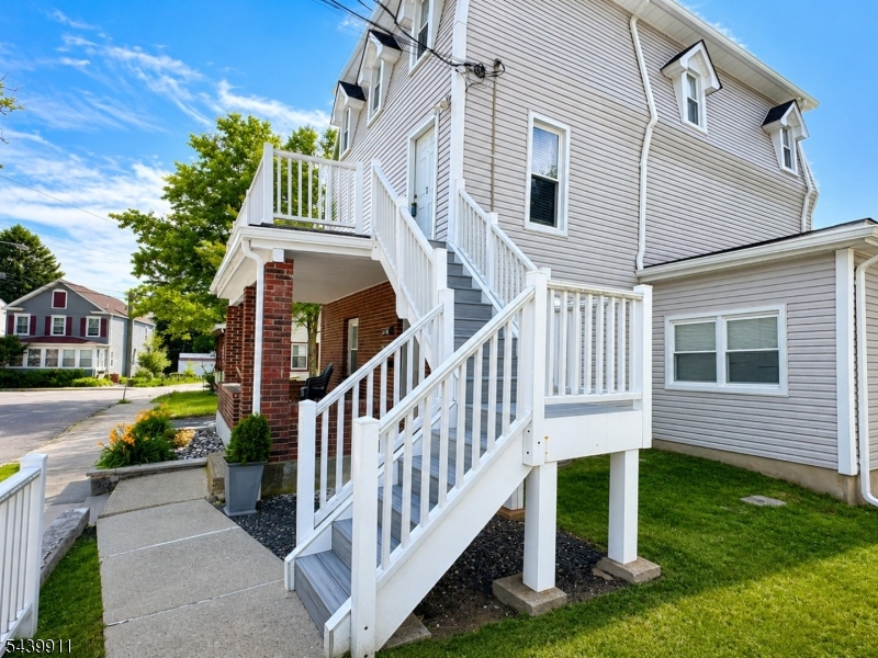 65 E New St Property Photo 3
