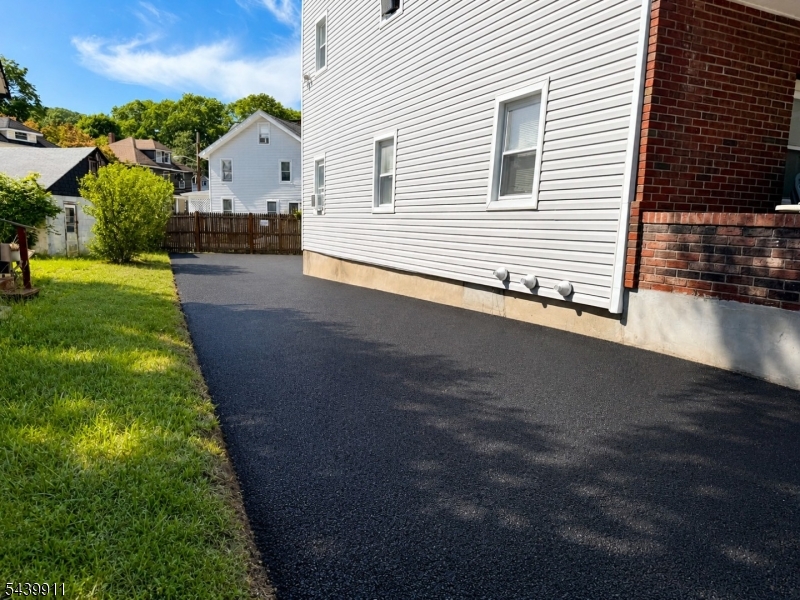 65 E New St Property Photo 17
