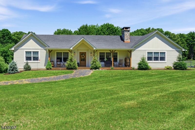 8 Strong Ln Property Photo 1