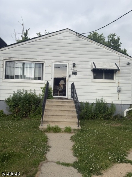 1015 Oak St Property Photo 2