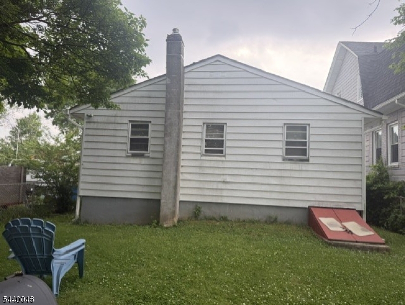 1015 Oak St Property Photo 4