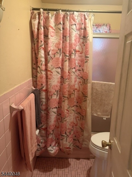 1015 Oak St Property Photo 9