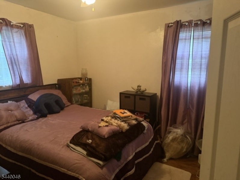 1015 Oak St Property Photo 10