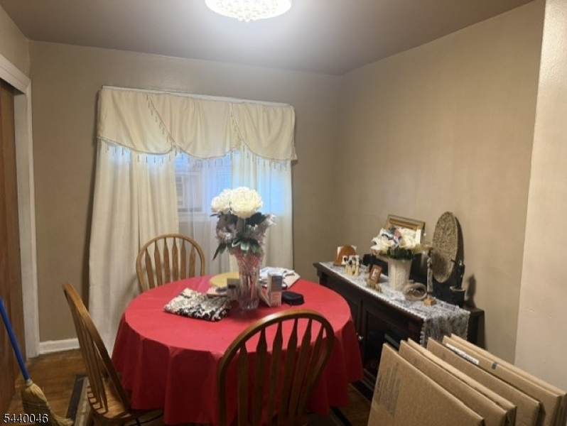1015 Oak St Property Photo 13