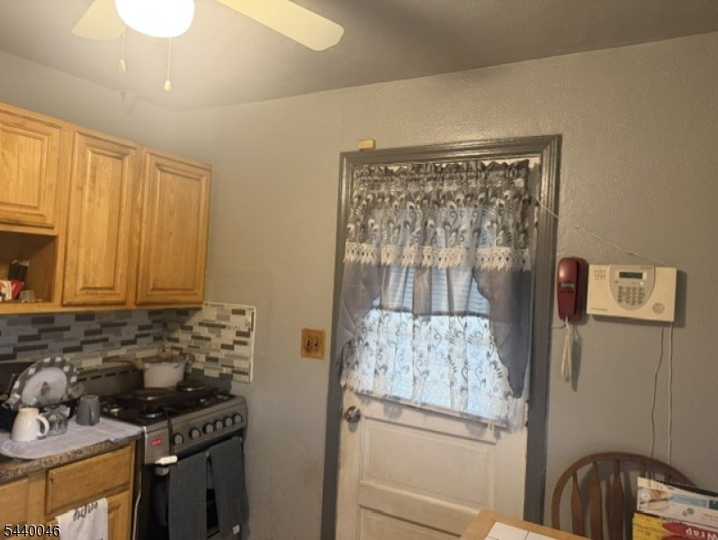 1015 Oak St Property Photo 15