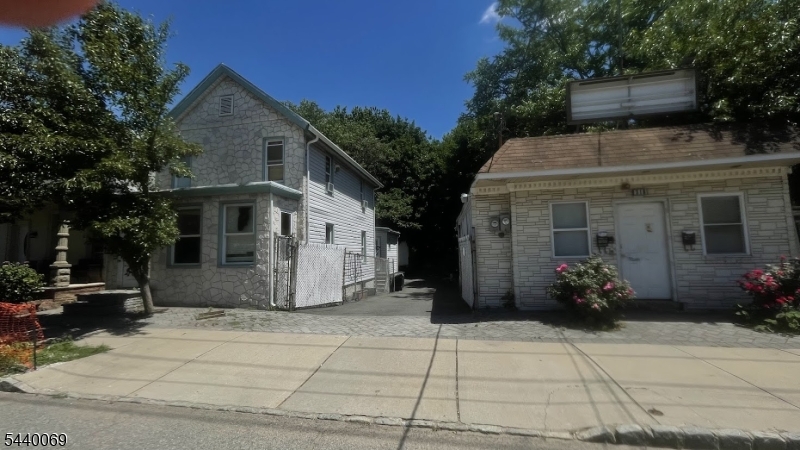 318 Cortlandt St Property Photo 1