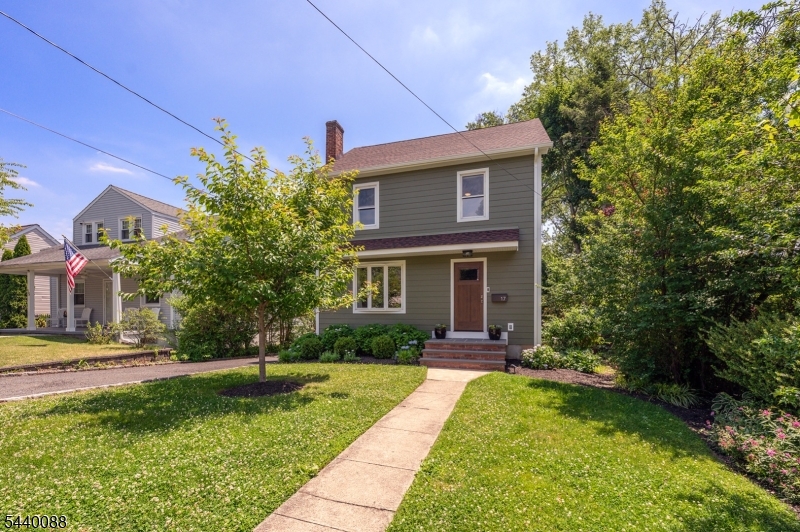 17 Tooker Pl Property Photo 1