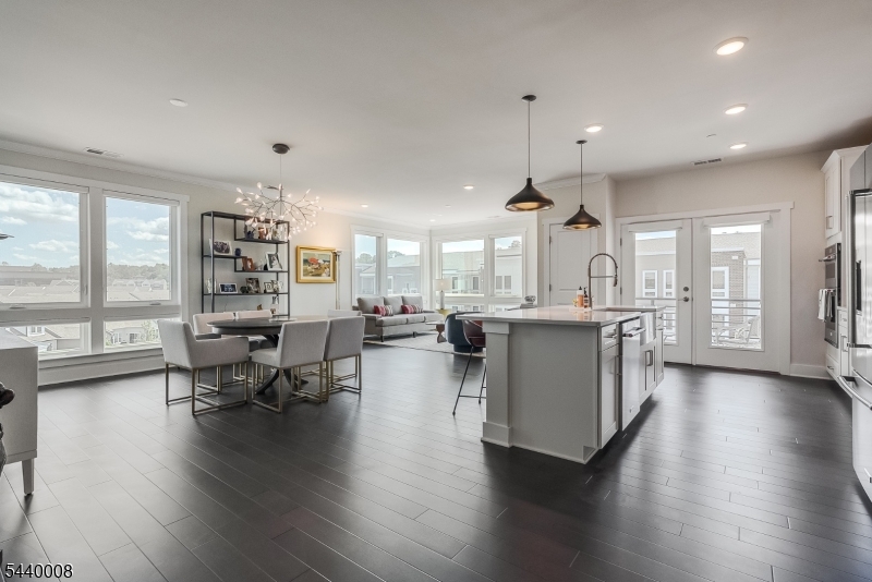 3 Vanderbilt Blvd 402 Property Photo 1