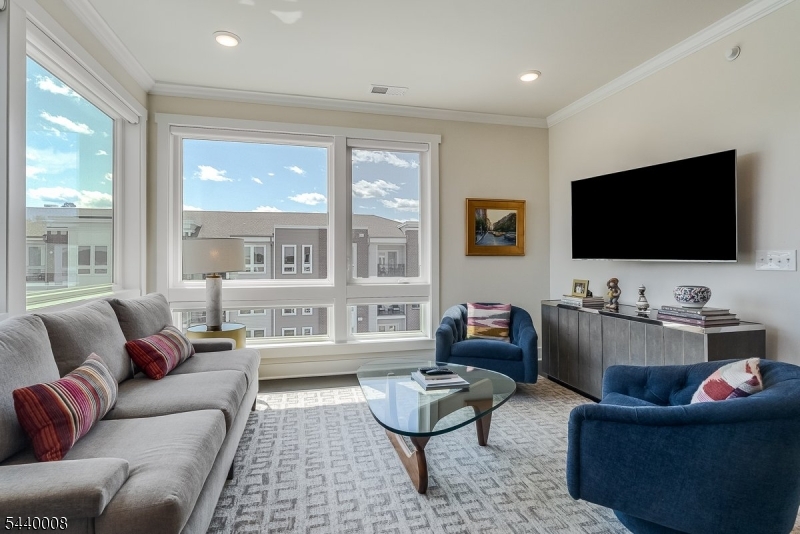 3 Vanderbilt Blvd 402 Property Photo 3