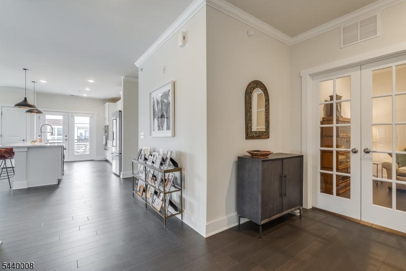 3 Vanderbilt Blvd 402 Property Photo 4