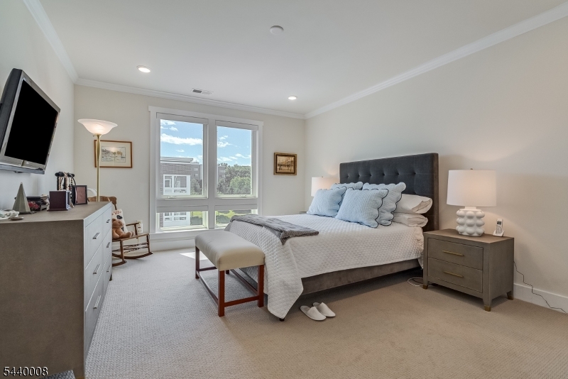 3 Vanderbilt Blvd 402 Property Photo 12