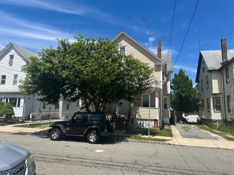 105 Berry St Property Photo 6