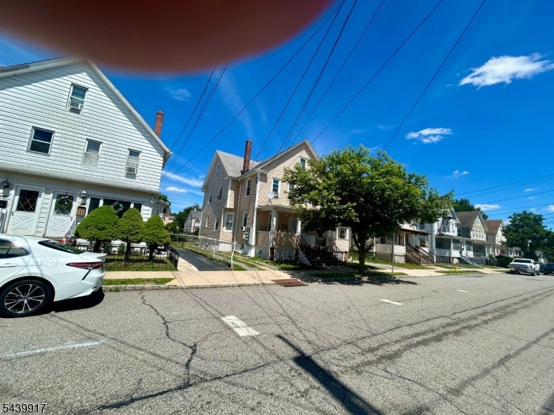 105 Berry St Property Photo 7