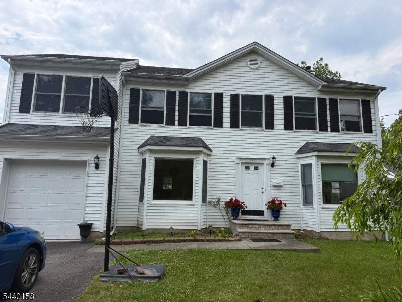 125 River Dr Property Photo 1