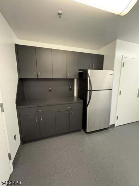 565 Green Ln Property Photo 14