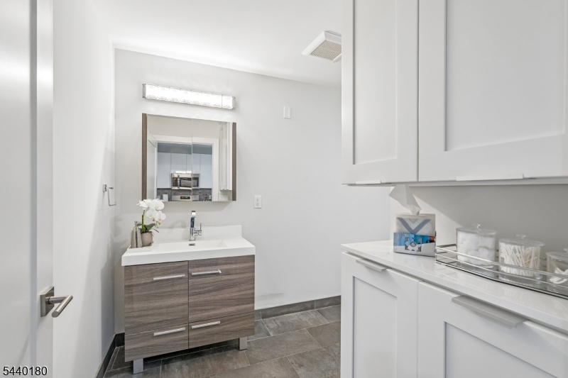 62 69th St 209 Property Photo 12