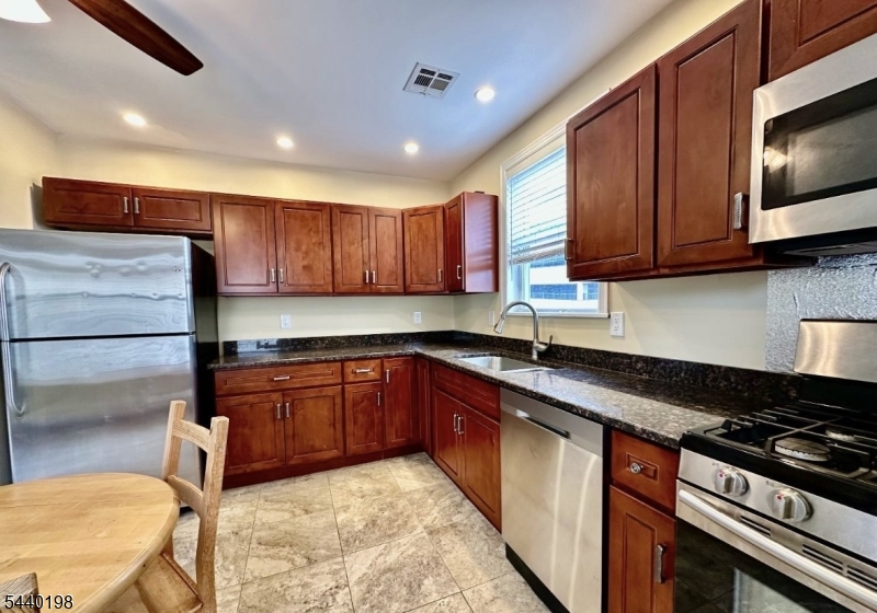 66 Atlantic St 2 Property Photo 5